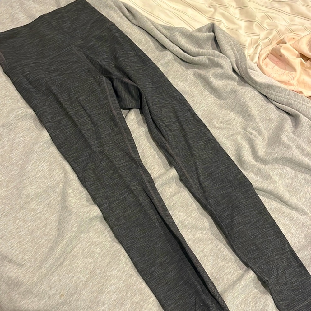 lululemon wundertrain heather gray size 4 28” hr